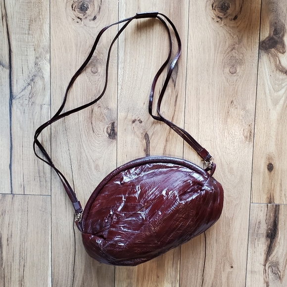 Vintage 1981 Leather of the Sea Clutch - Picture 2 of 14